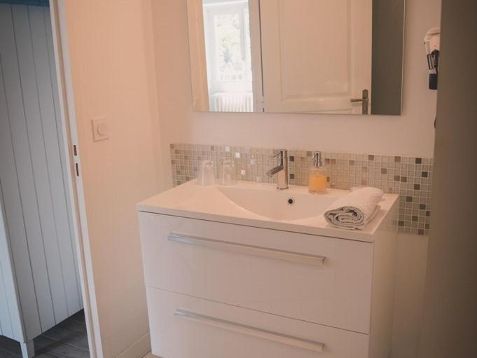 La Maison Periot Trevieres Szoba fotó